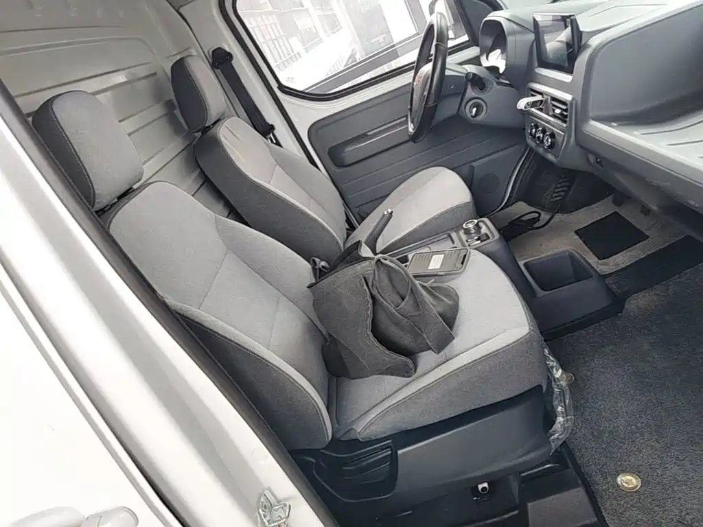 Wuling Yangguang — миниатюра 25
