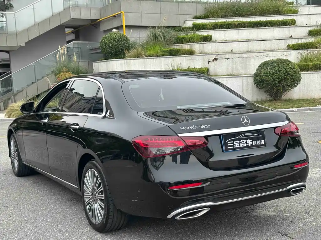 Mercedes-Benz E-Class — миниатюра 6