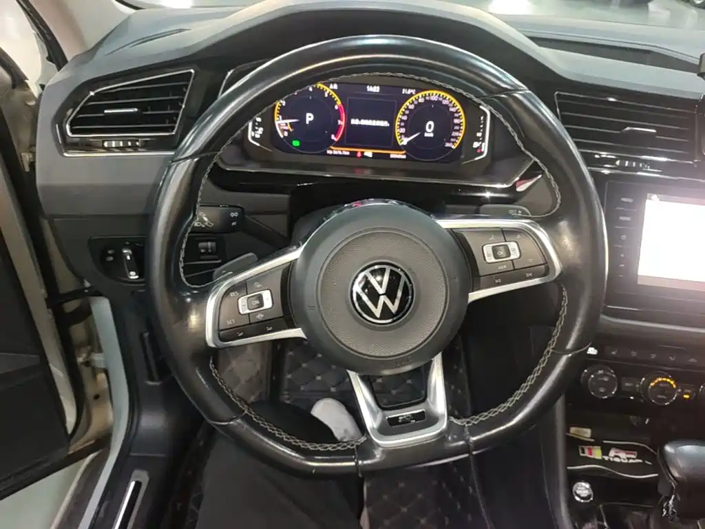 Volkswagen Tiguan L — миниатюра 11
