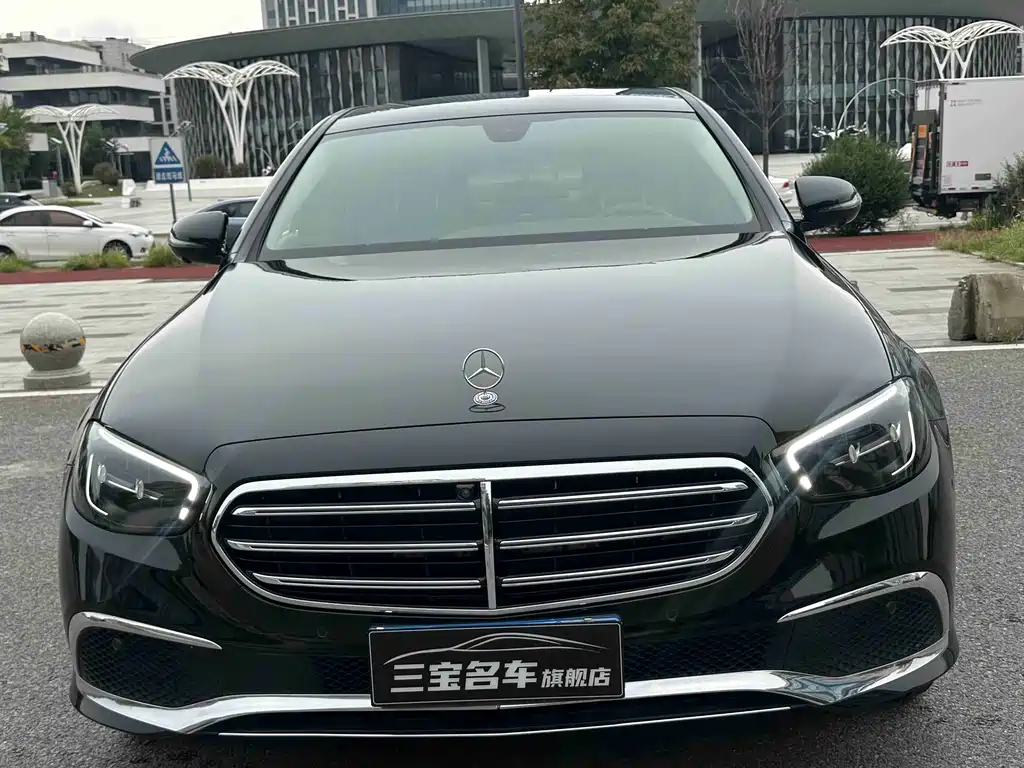 Mercedes-Benz E-Class — миниатюра 2