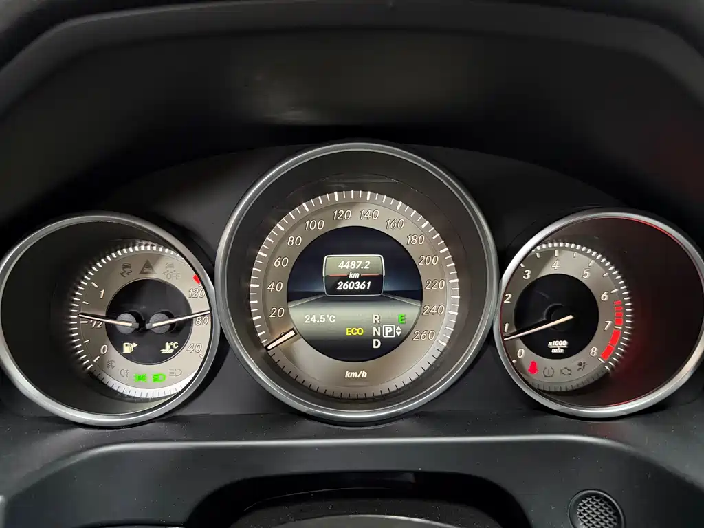 Mercedes-Benz E-Class — миниатюра 8