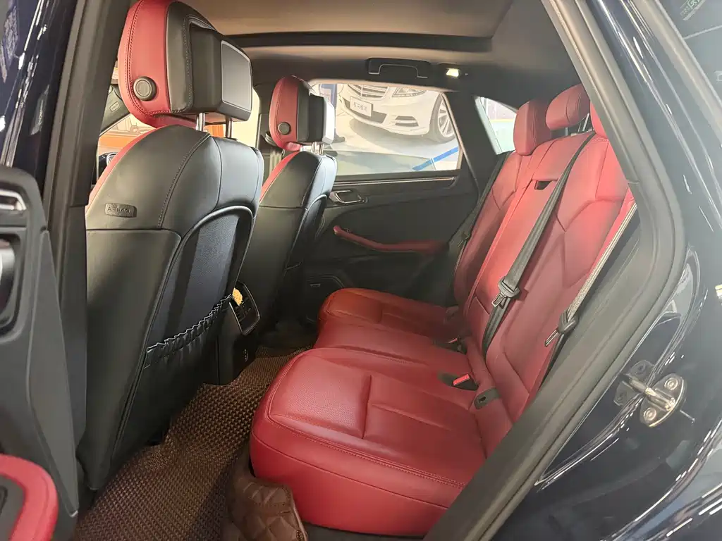 Porsche Macan — миниатюра 11