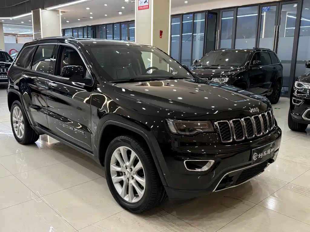 Jeep Grand Cherokee (Import) — миниатюра 3
