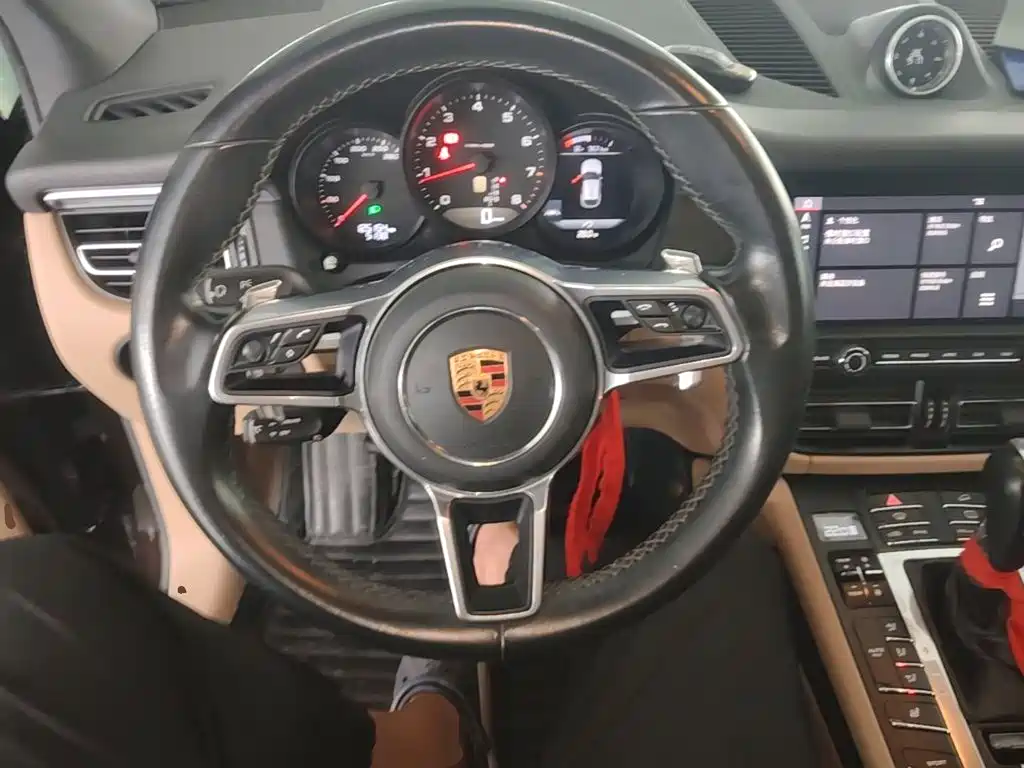 Porsche Macan — миниатюра 11