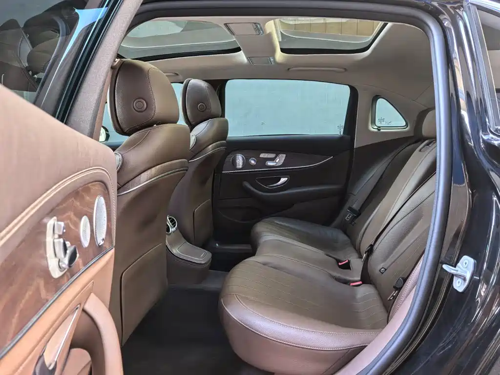 Mercedes-Benz E-Class — миниатюра 10