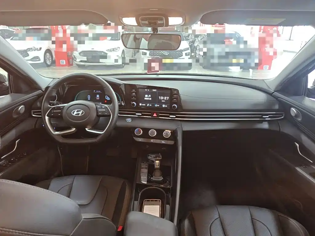Hyundai Elantra — миниатюра 10