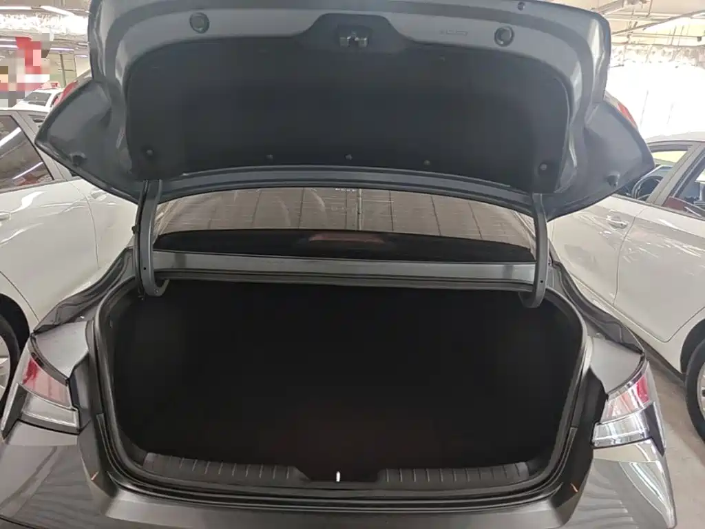 Hyundai Elantra — миниатюра 19
