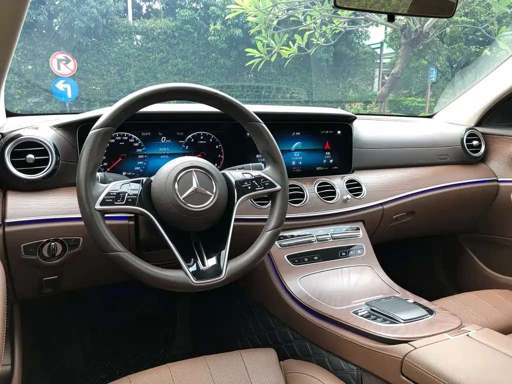 Mercedes-Benz E-Class — миниатюра 16