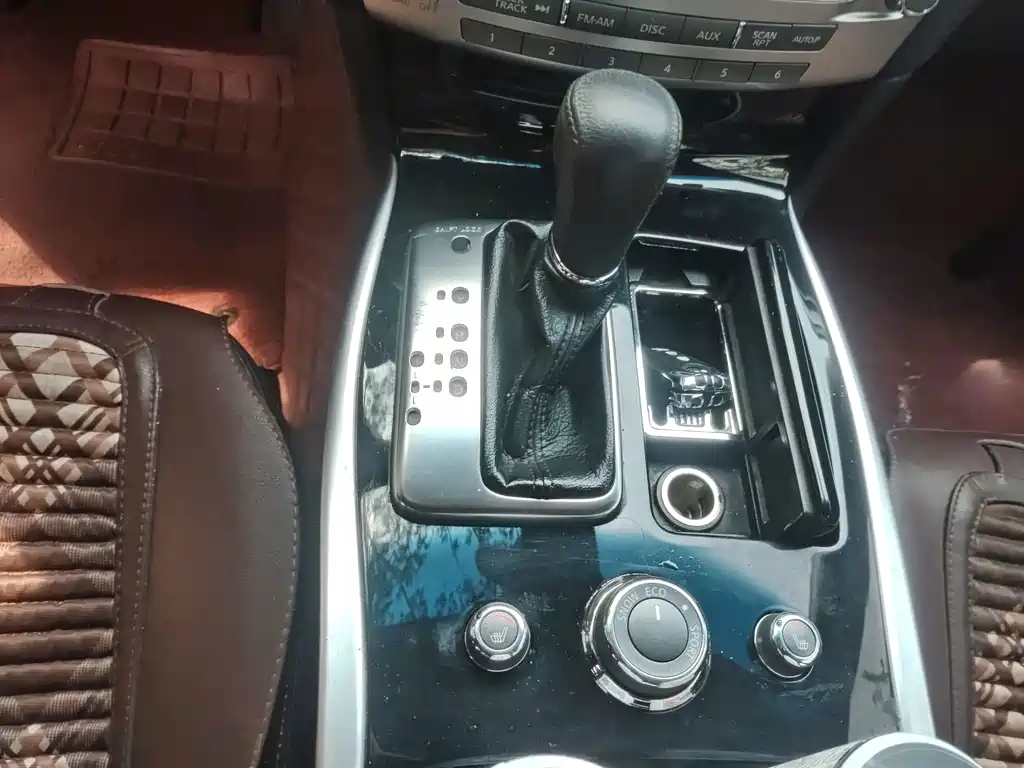 Infiniti Q70 — миниатюра 12