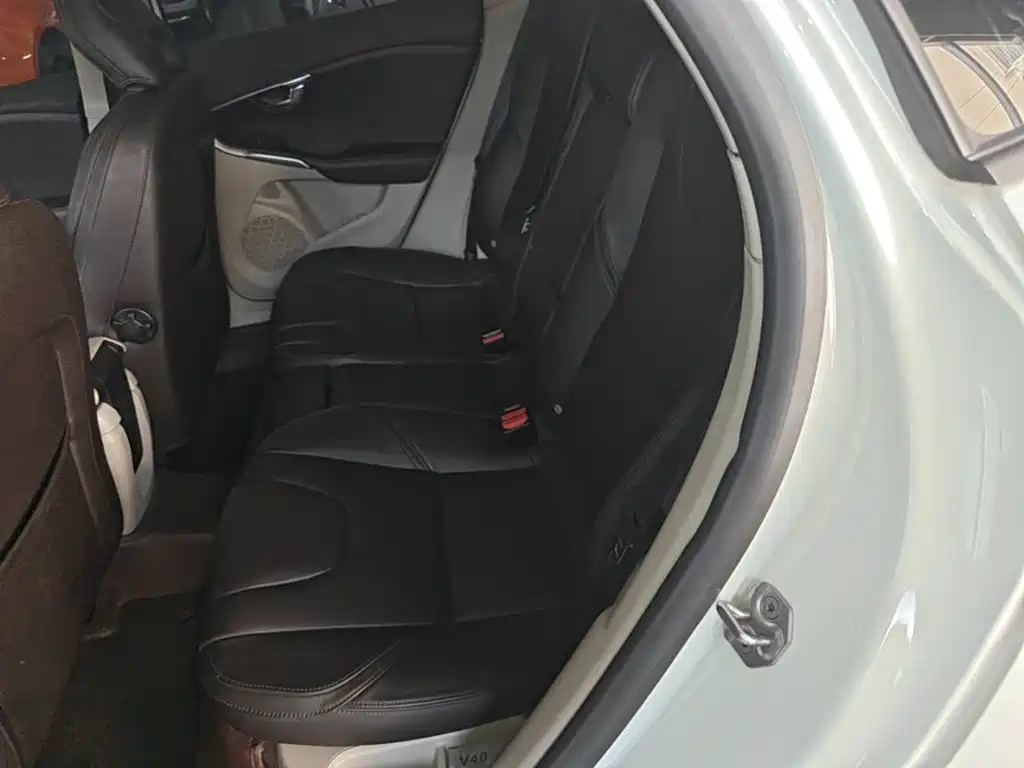 Volvo V40 — миниатюра 22