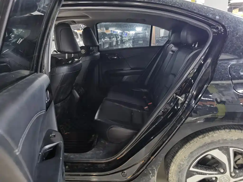 Honda Accord 2016 2.0L Luxury