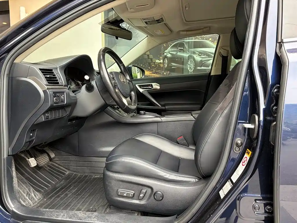 Lexus CT — миниатюра 10