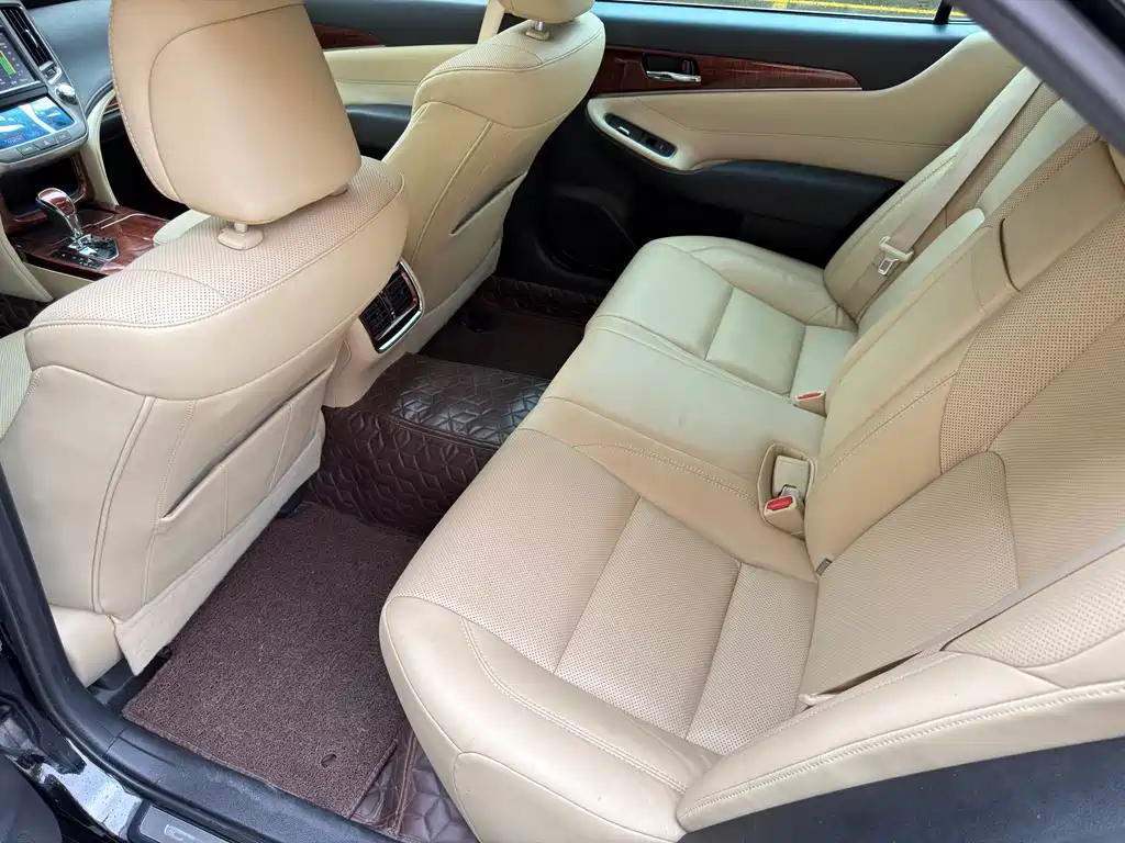 Toyota Crown — миниатюра 11