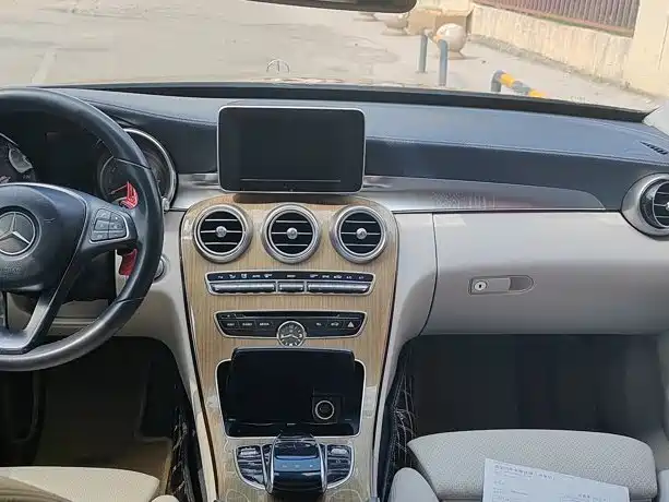 Mercedes-Benz C-Class — миниатюра 6