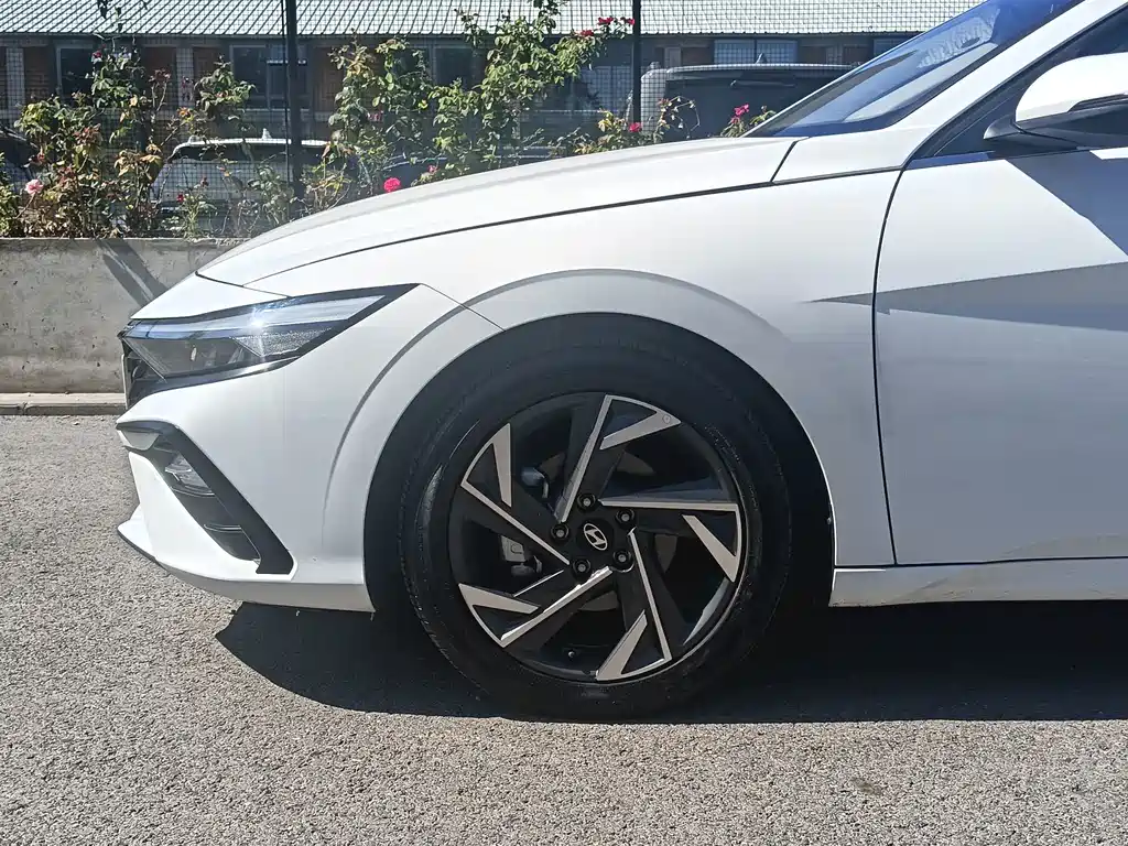 Hyundai Elantra — миниатюра 5