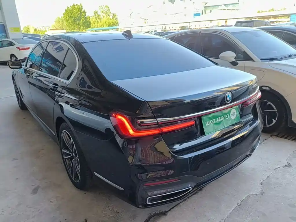 BMW 7 Series — миниатюра 5