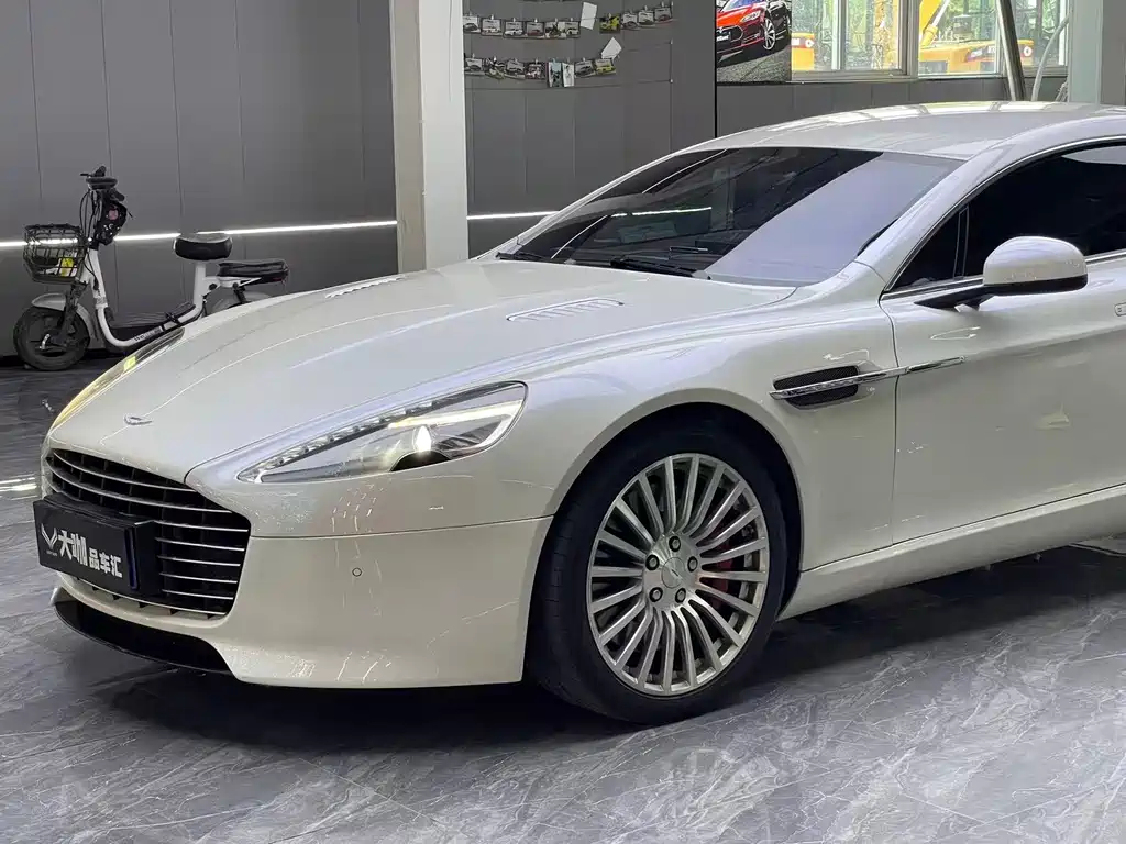 Aston Martin Rapide — миниатюра 7