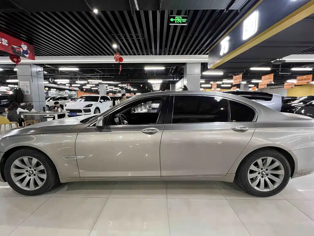 BMW 7 Series — миниатюра 5