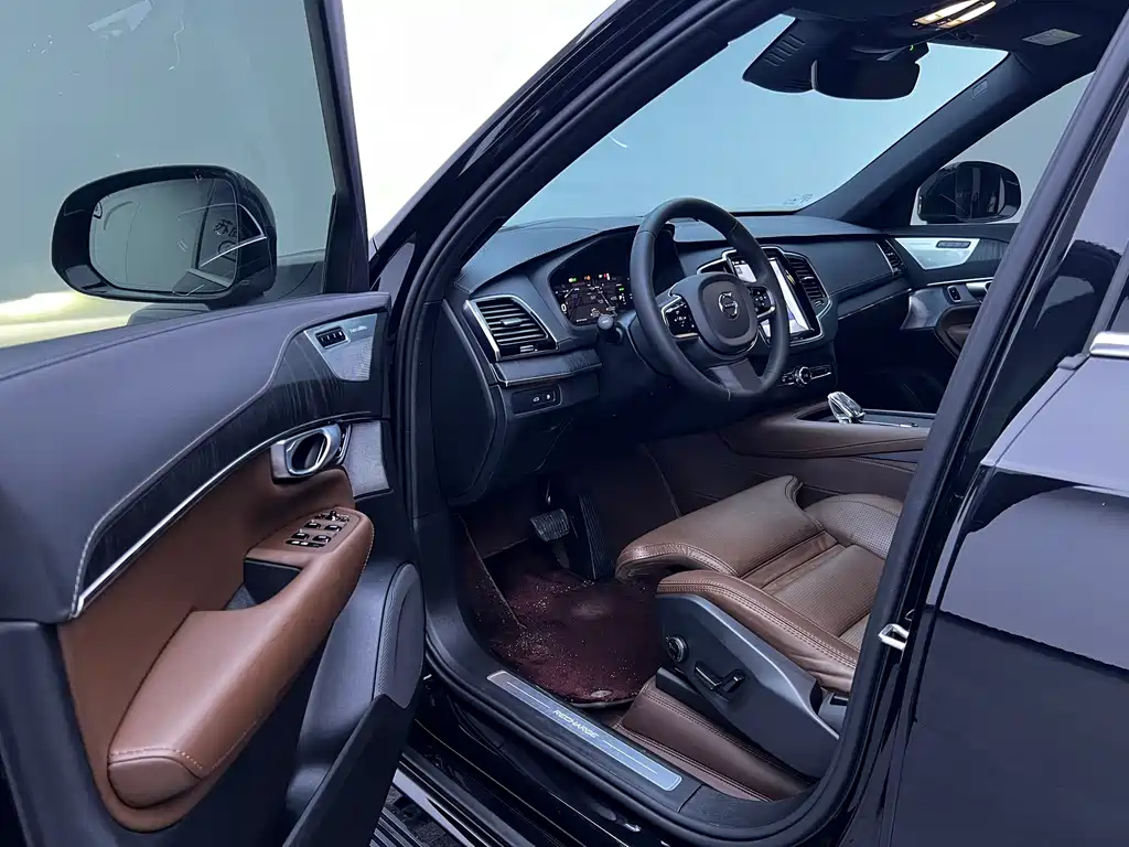 Volvo XC90 PHEV — миниатюра 16