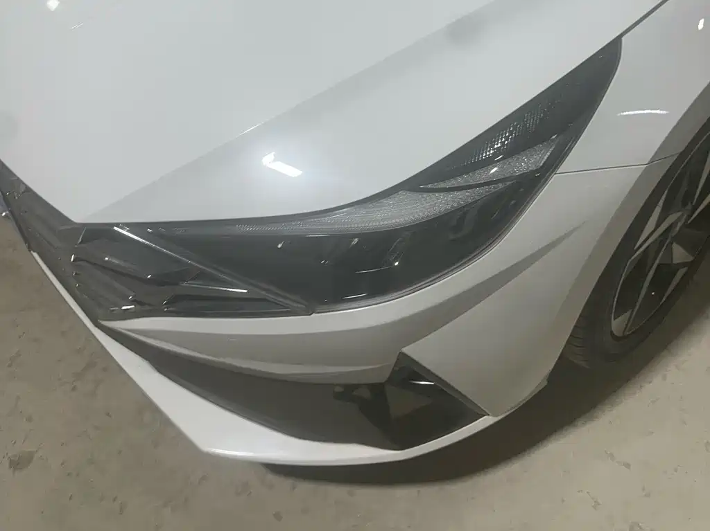 Hyundai Elantra — миниатюра 3