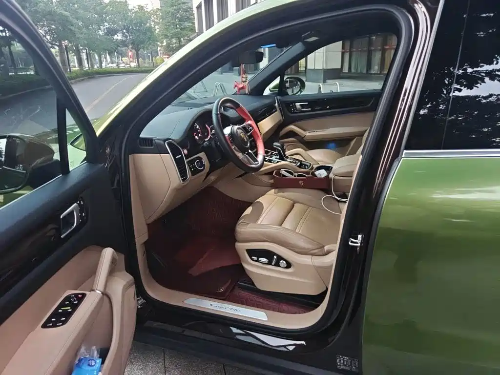 Porsche Cayenne — миниатюра 17