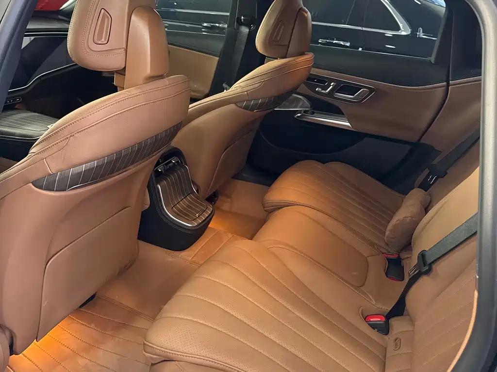 Mercedes-Benz E-Class — миниатюра 6