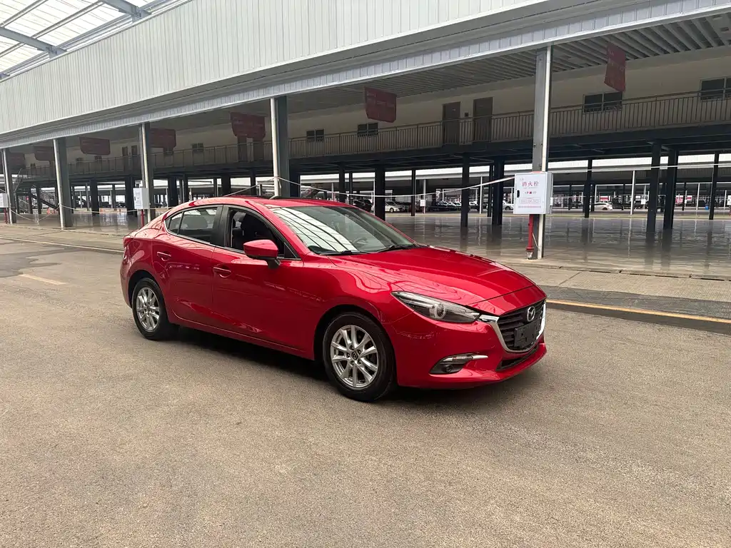 Mazda Mazda3 3 2017 1.5L AT Luxury V