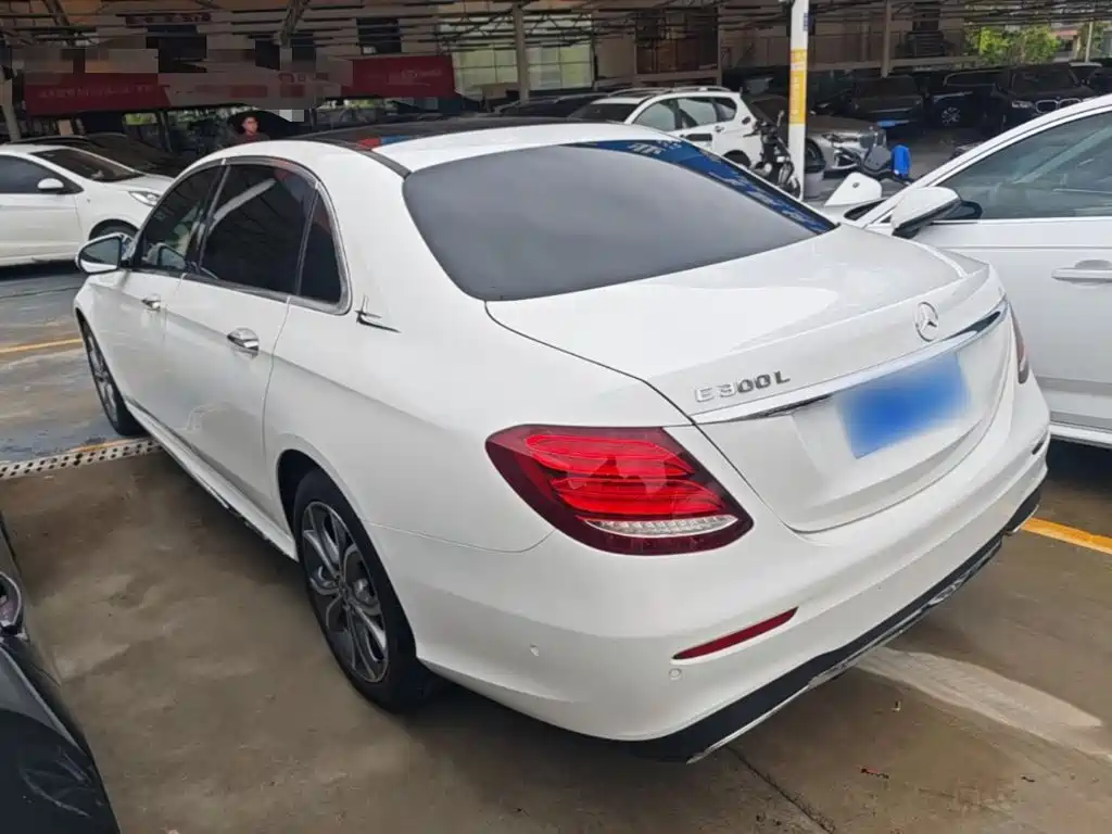 Mercedes-Benz E-Class — миниатюра 5