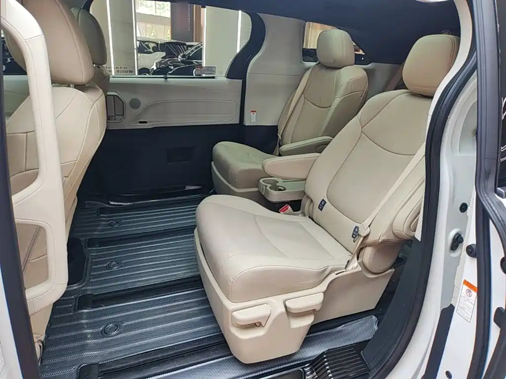 Toyota Granvia — миниатюра 17