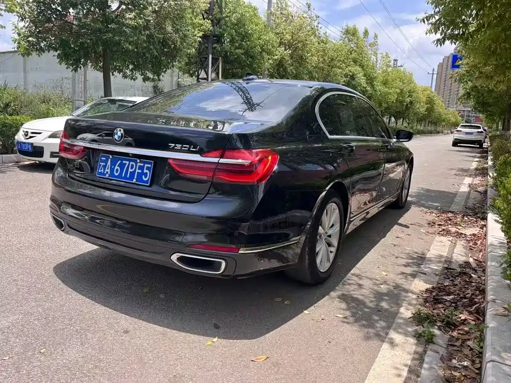 BMW 7 Series — миниатюра 6