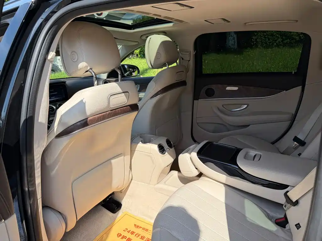 Mercedes-Benz E-Class — миниатюра 11