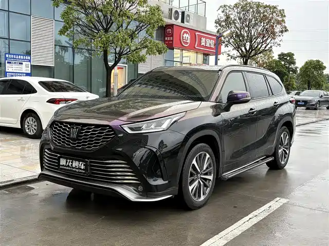 2025 Toyota Crown Kluger (SUV)