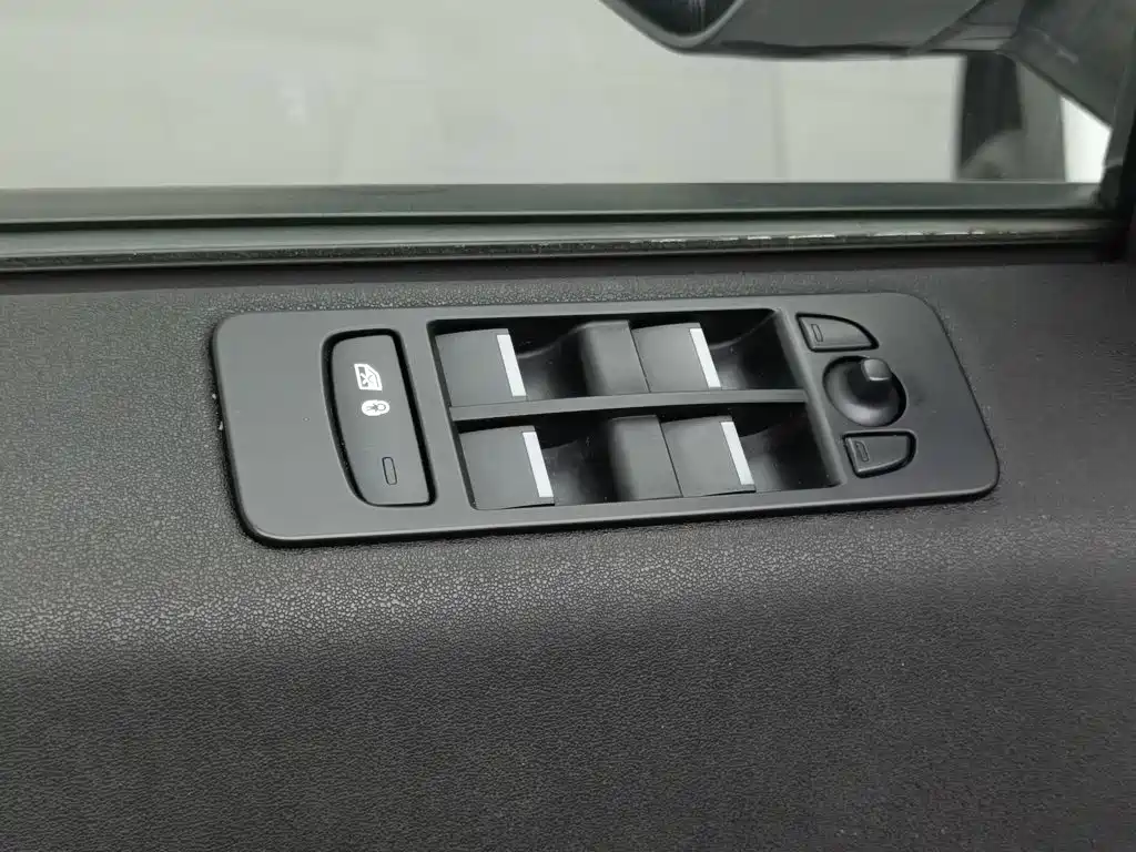 Land Rover Discovery Sport — миниатюра 9