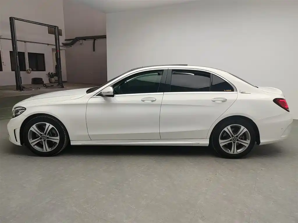 Mercedes-Benz C-Class — миниатюра 13