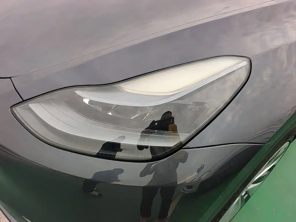 Tesla Model Y — миниатюра 24