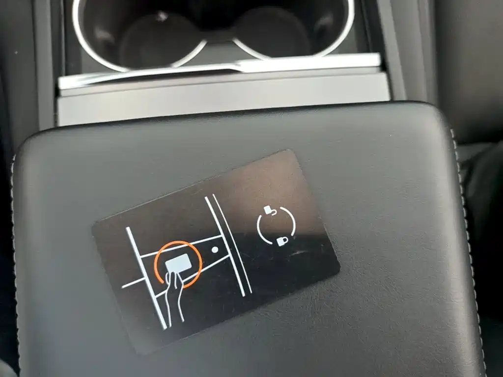 Tesla Model 3 — миниатюра 11