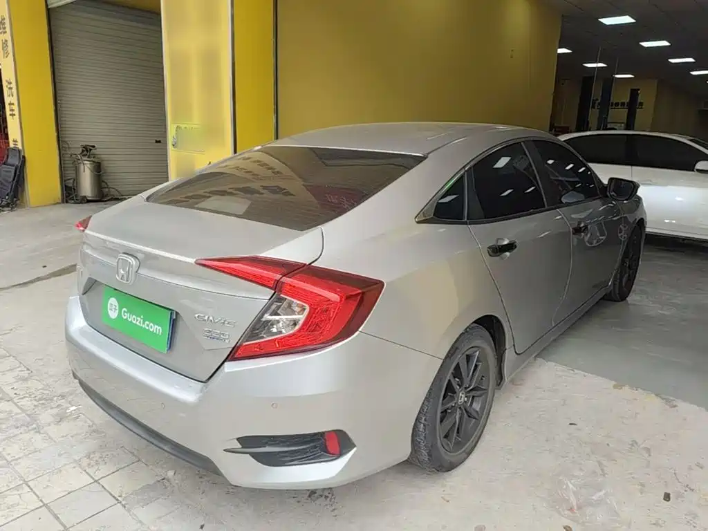 Honda Civic — миниатюра 7