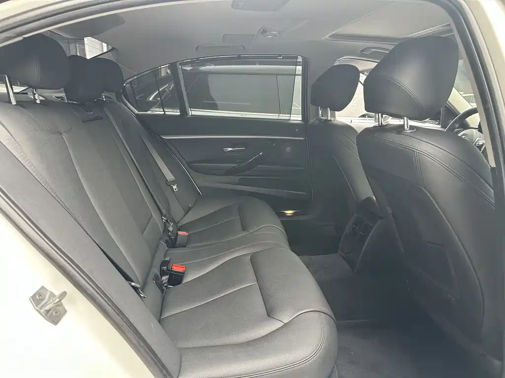 BMW 3 Series — миниатюра 17