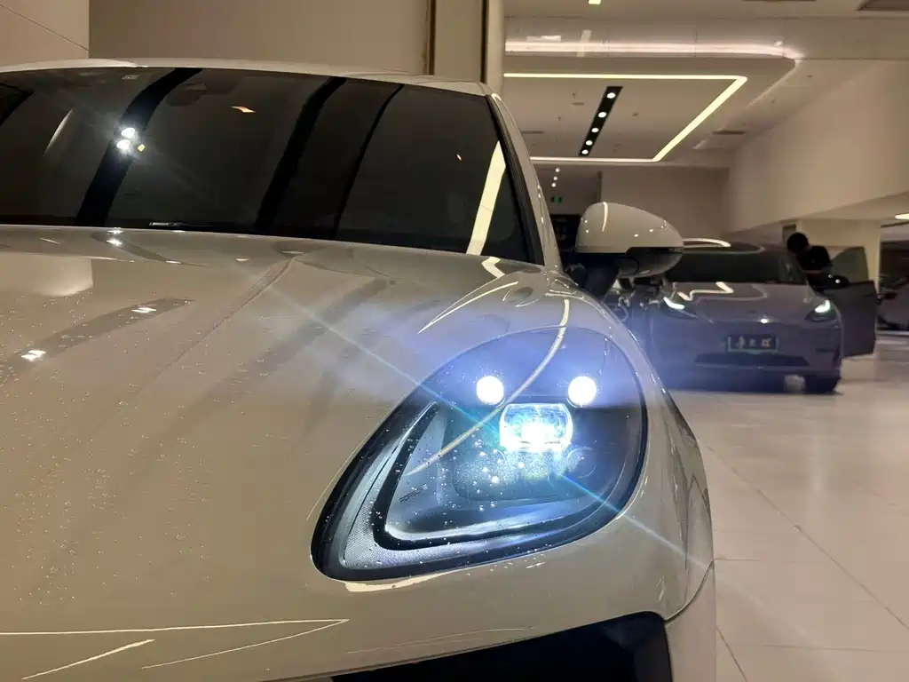 Porsche Macan — миниатюра 9