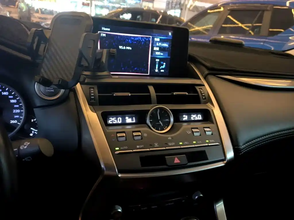 Lexus NX — миниатюра 13
