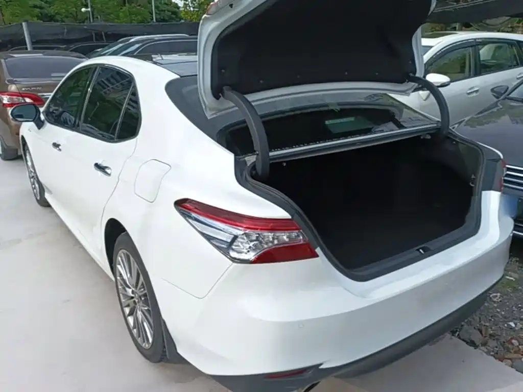 Toyota Camry — миниатюра 5