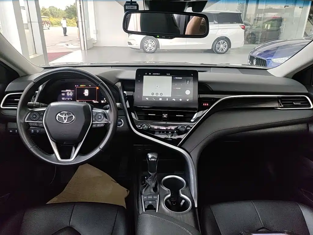Toyota Camry — миниатюра 10