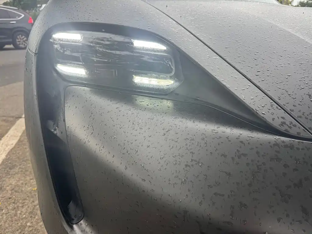 Porsche Taycan — миниатюра 4