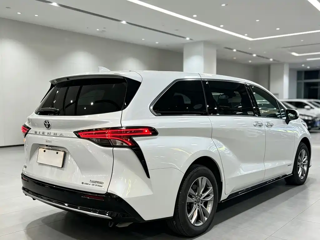 Toyota Sienna 2024 2.5L Luxury