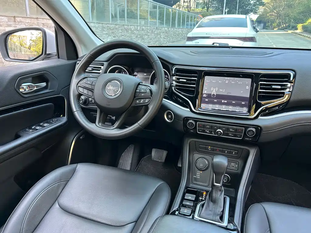 JEEP GRAND COMMANDER