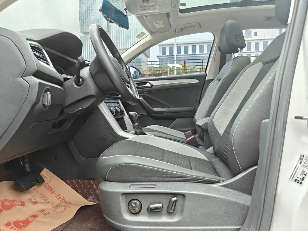 Volkswagen T-Roc — миниатюра 9