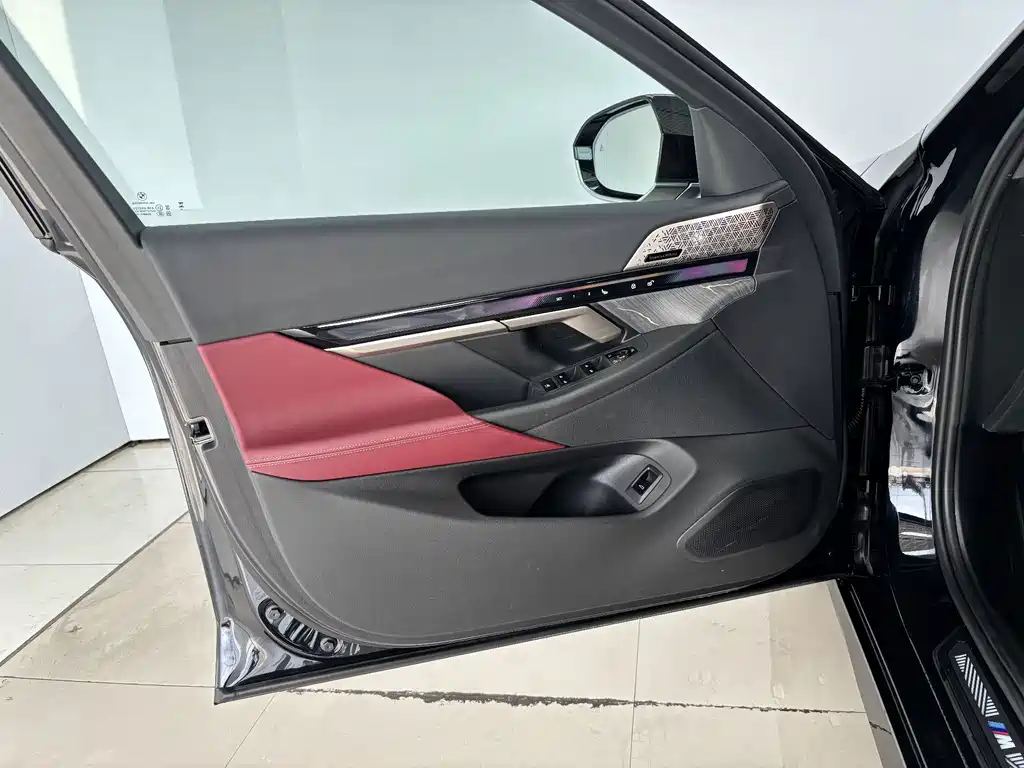 BMW 5 Series — миниатюра 10