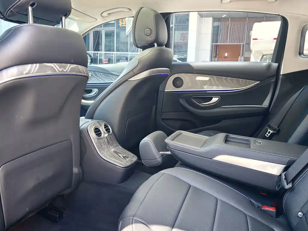 Mercedes-Benz E-Class — миниатюра 12