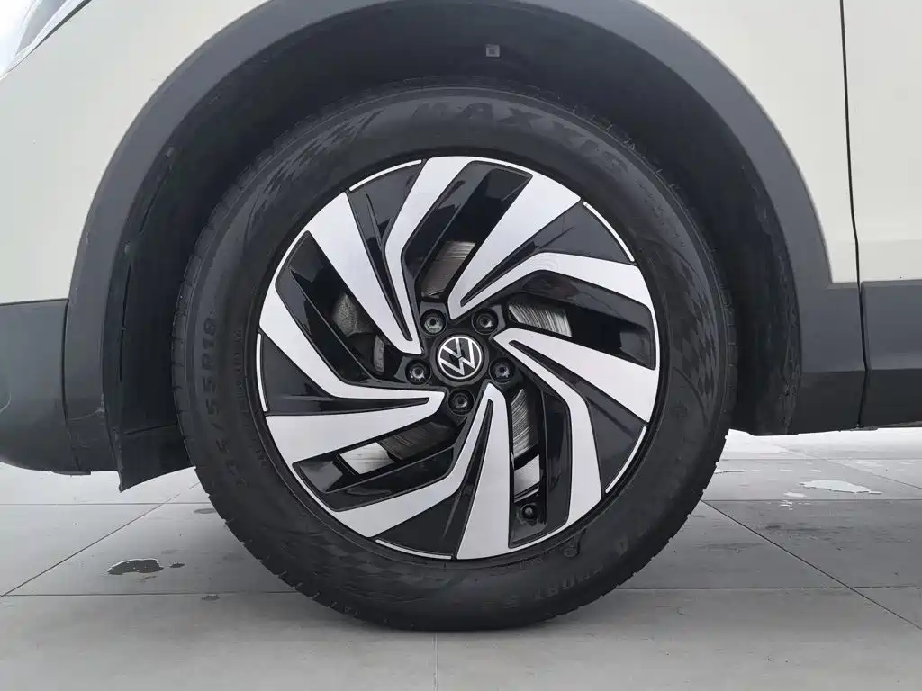 Volkswagen Tiguan L — миниатюра 17
