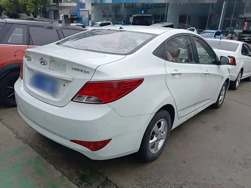 Hyundai Verna — миниатюра 7